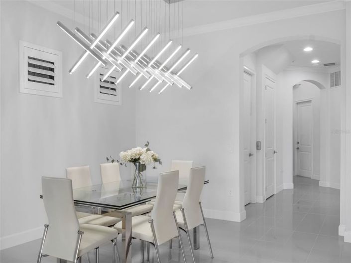 Image No.27-6 Bed Property for sale