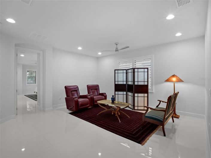 Image No.28-6 Bed Property for sale