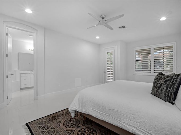 Image No.35-6 Bed Property for sale