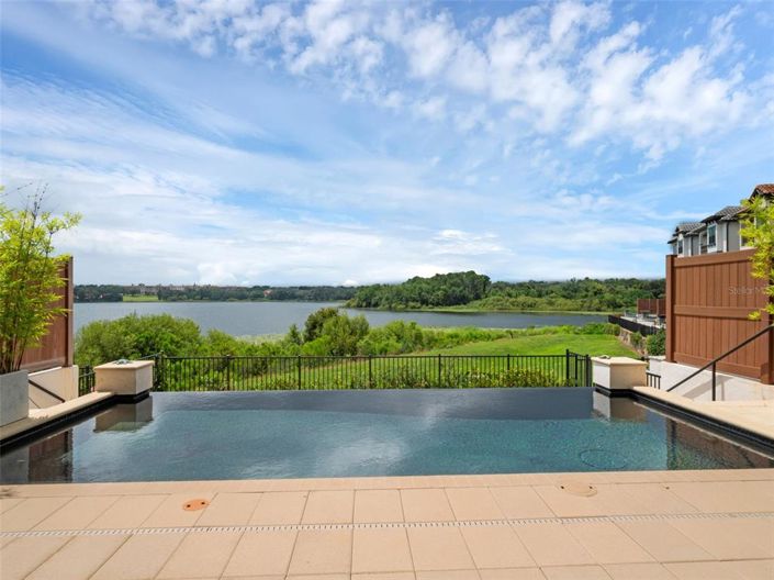 Image No.4-6 Bed Property for sale