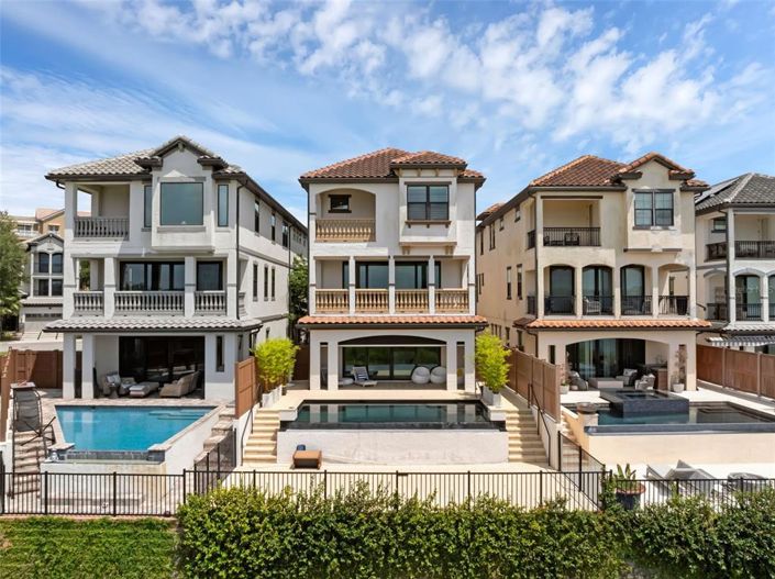 Image No.52-6 Bed Property for sale