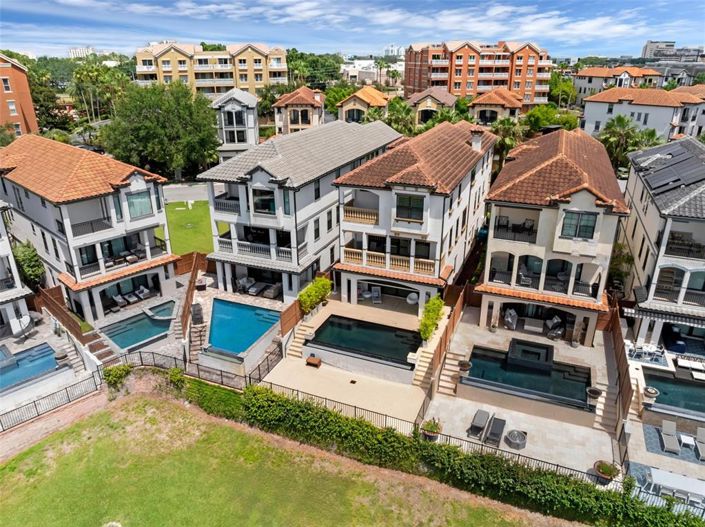 Image No.53-6 Bed Property for sale