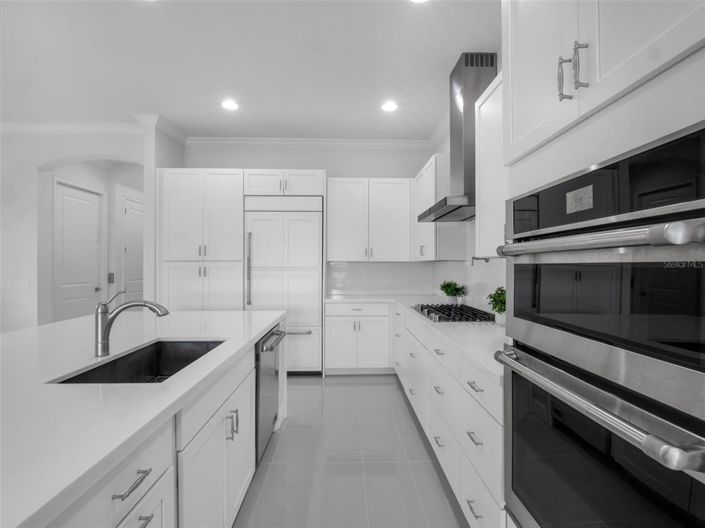 Image No.9-6 Bed Property for sale