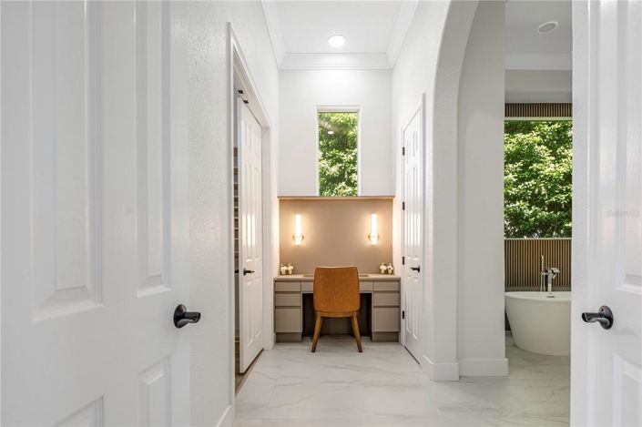 Image No.24-6 Bed Property for sale