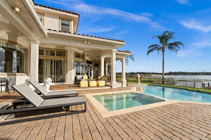 Image No.30-6 Bed Property for sale