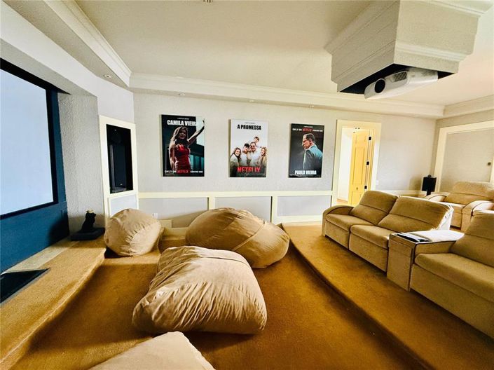 Image No.56-6 Bed Property for sale