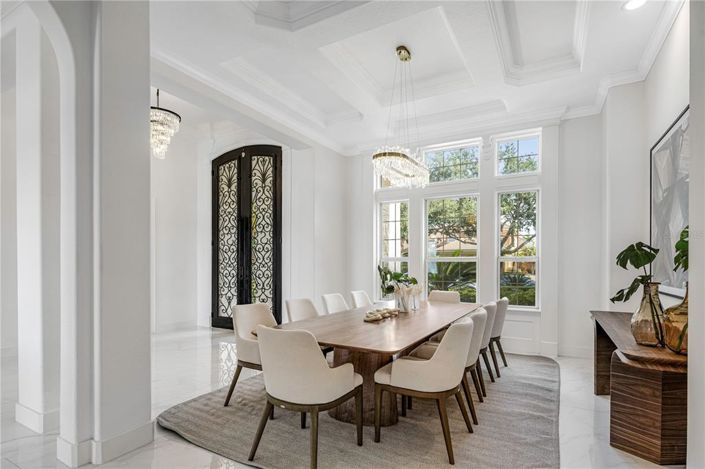 Image No.6-6 Bed Property for sale