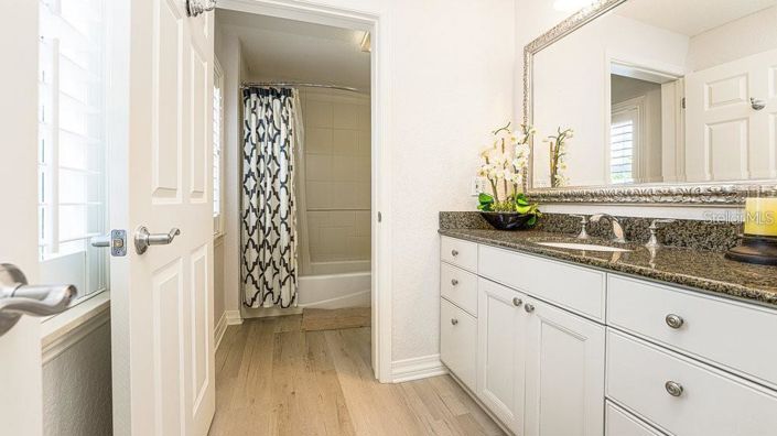 Image No.14-3 Bed Property for sale