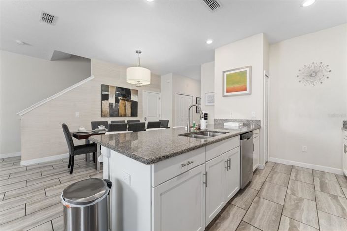 Image No.11-5 Bed Townhouse for sale