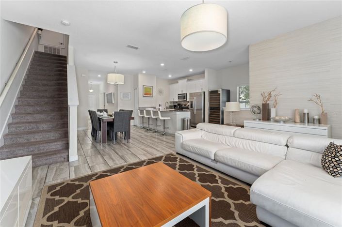 Image No.16-5 Bed Townhouse for sale