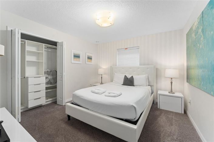 Image No.17-5 Bed Townhouse for sale