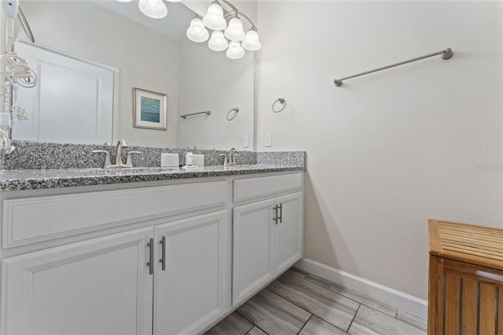 Image No.19-5 Bed Townhouse for sale