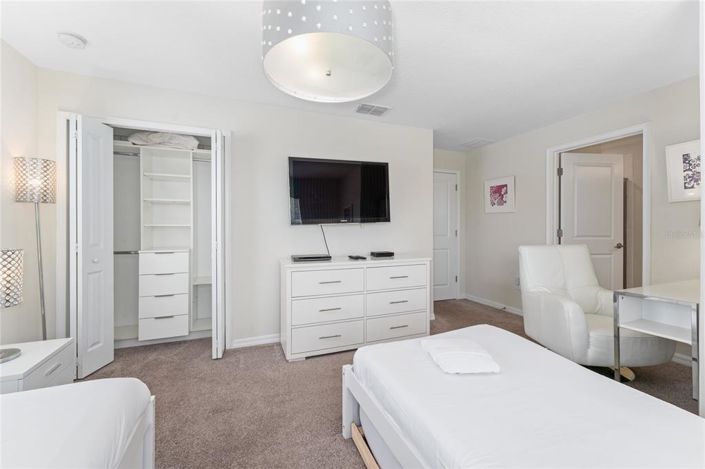 Image No.27-5 Bed Townhouse for sale