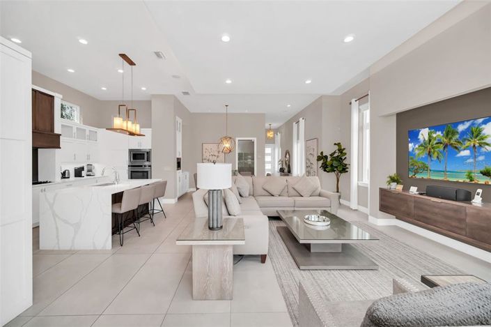 Image No.12-5 Bed Property for sale