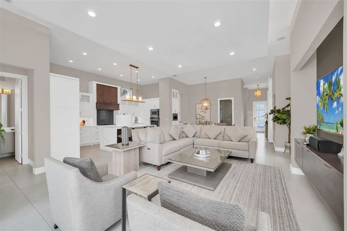 Image No.13-5 Bed Property for sale