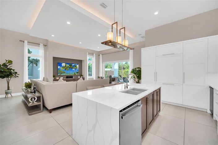 Image No.14-5 Bed Property for sale