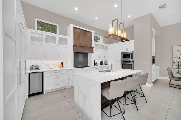 Image No.15-5 Bed Property for sale