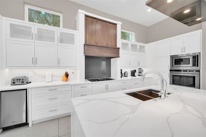 Image No.17-5 Bed Property for sale