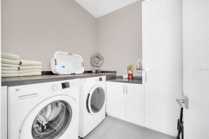 Image No.40-5 Bed Property for sale