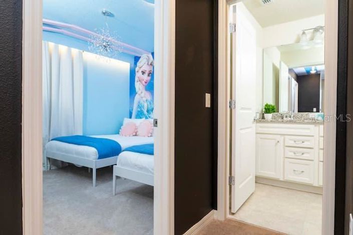 Image No.26-5 Bed Townhouse for sale