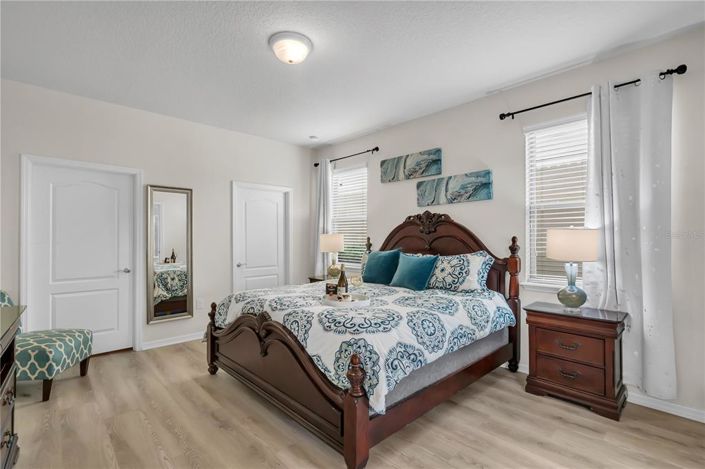 Image No.17-8 Bed Property for sale