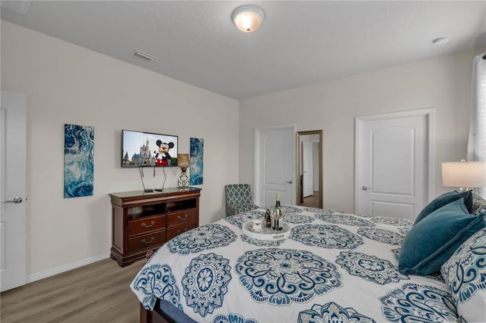 Image No.18-8 Bed Property for sale