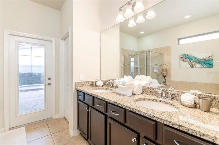 Image No.19-8 Bed Property for sale