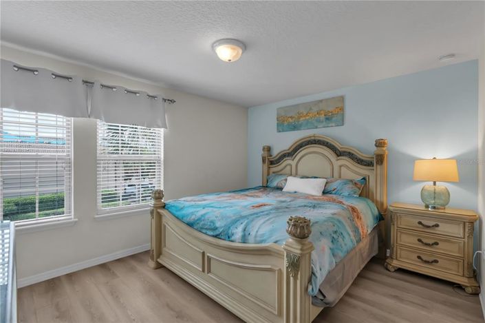 Image No.28-8 Bed Property for sale