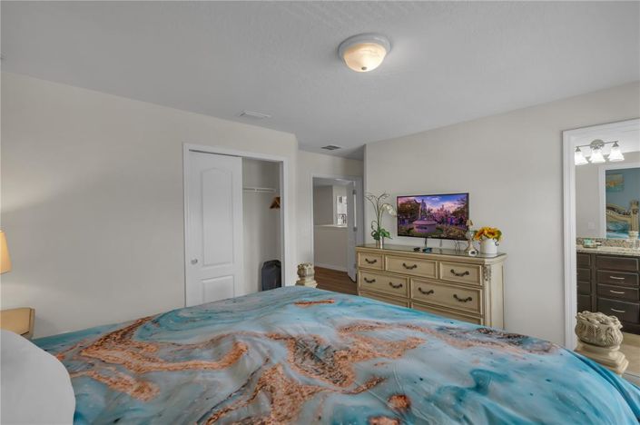 Image No.29-8 Bed Property for sale