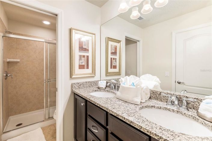 Image No.30-8 Bed Property for sale