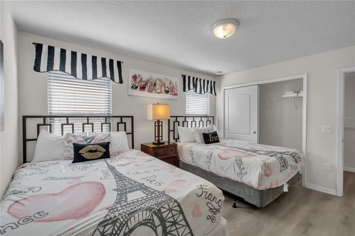 Image No.32-8 Bed Property for sale