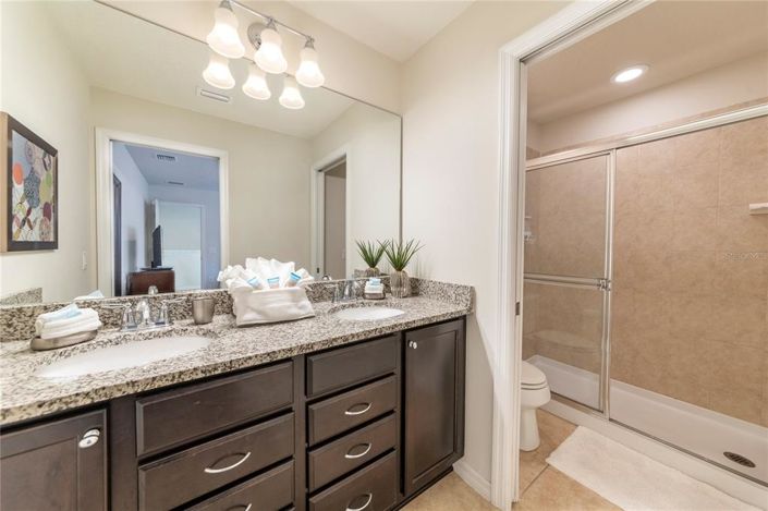 Image No.33-8 Bed Property for sale