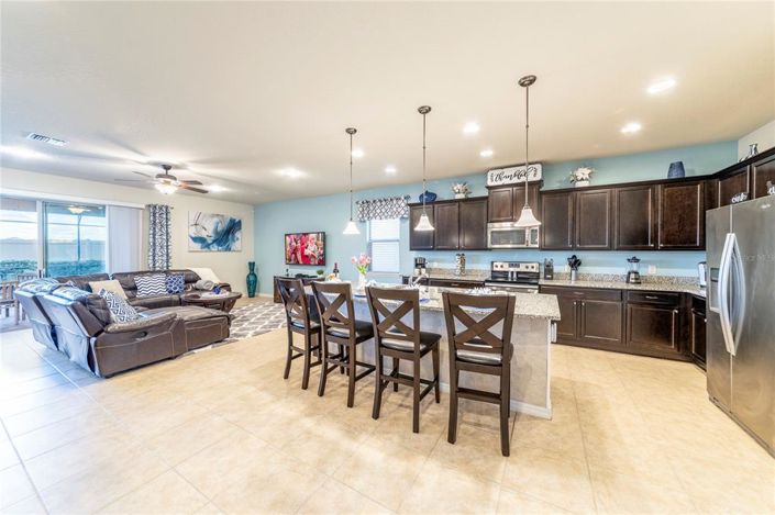 Image No.6-8 Bed Property for sale