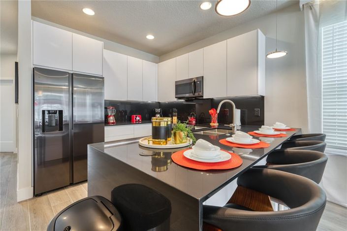 Image No.10-4 Bed Townhouse for sale