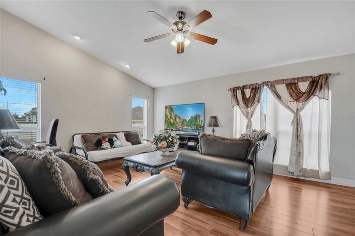 Image No.4-3 Bed Property for sale