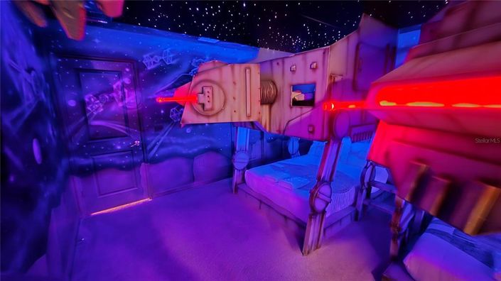 Image No.50-5 Bed Townhouse for sale