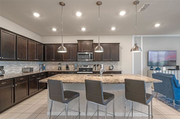 Image No.10-10 Bed Property for sale