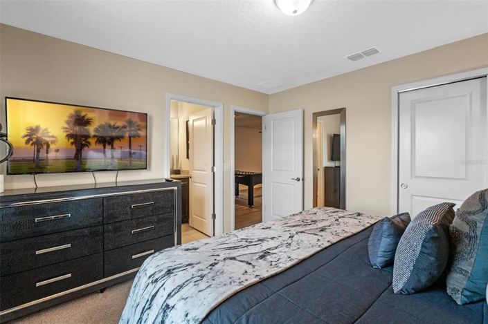 Image No.18-10 Bed Property for sale