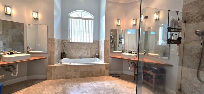 Image No.22-4 Bed Property for sale