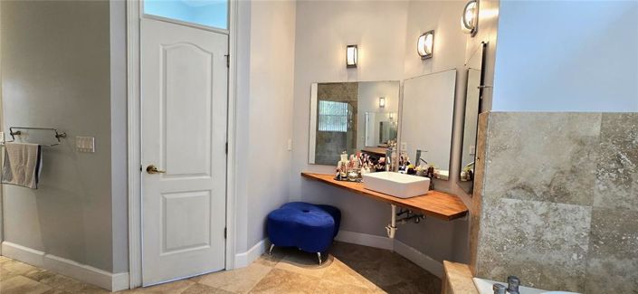 Image No.23-4 Bed Property for sale