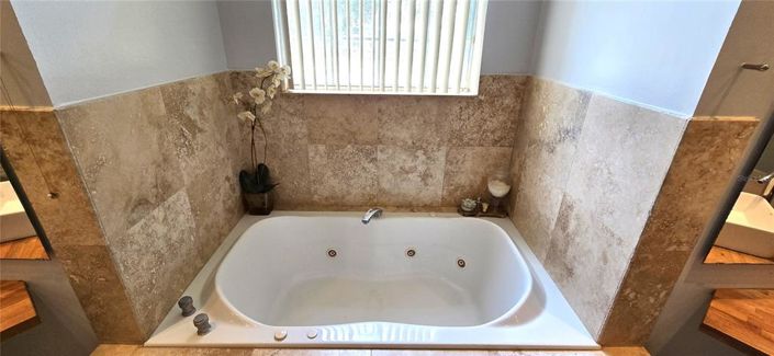 Image No.24-4 Bed Property for sale