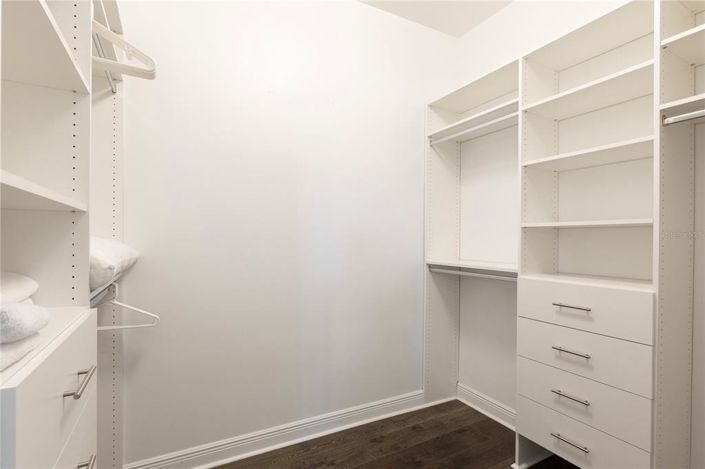 Image No.27-5 Bed Property for sale