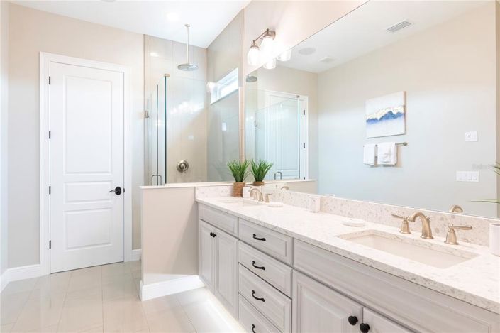 Image No.36-5 Bed Property for sale