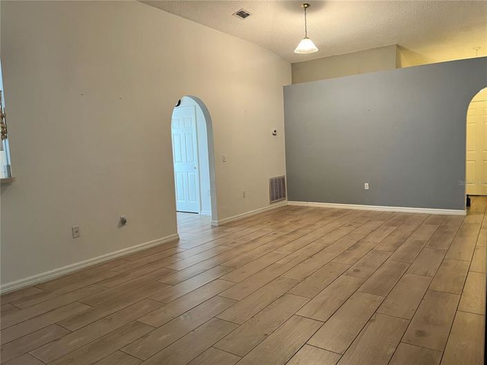 Image No.14-4 Bed Property for sale