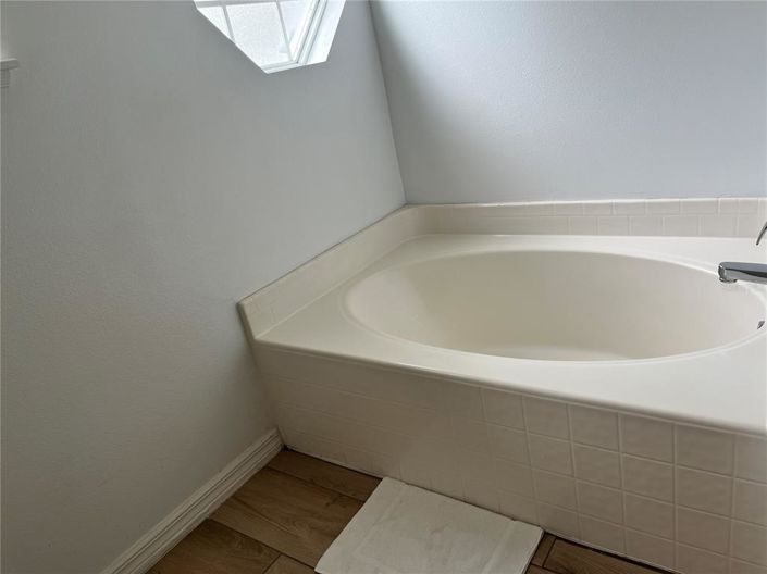 Image No.28-4 Bed Property for sale