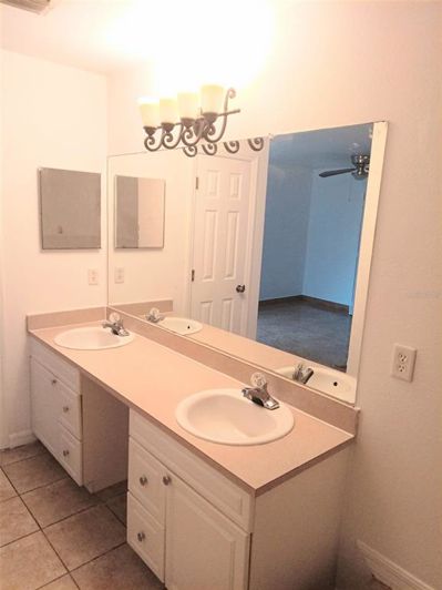 Image No.11-4 Bed Townhouse for sale