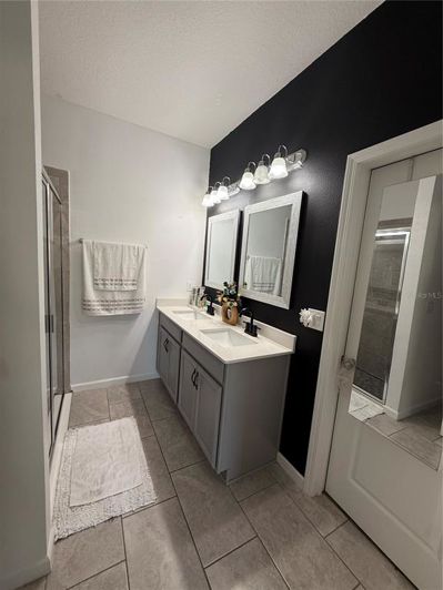 Image No.10-3 Bed Property for sale