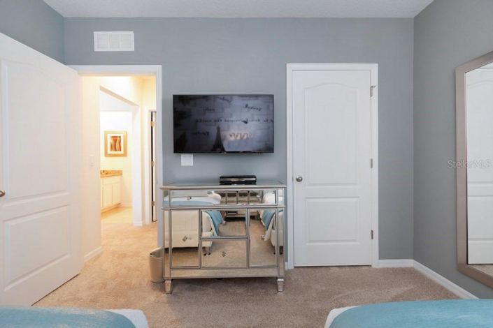 Image No.20-5 Bed Property for sale