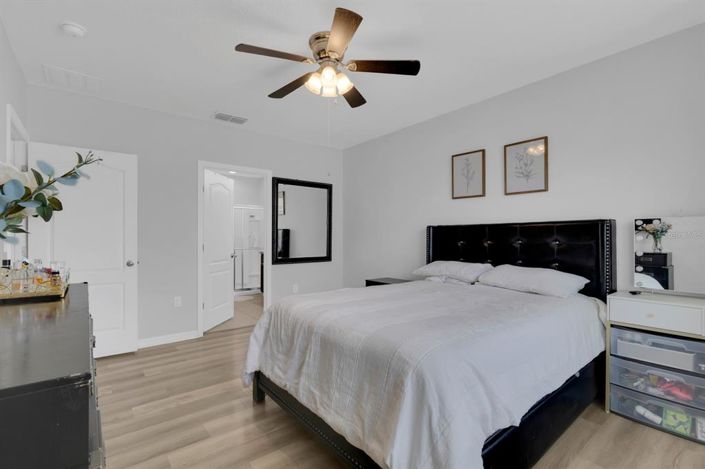 Image No.24-4 Bed Property for sale