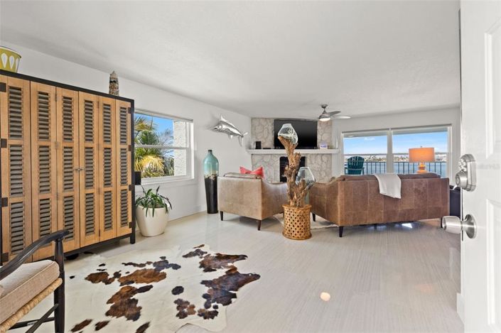 Image No.10-2 Bed Property for sale